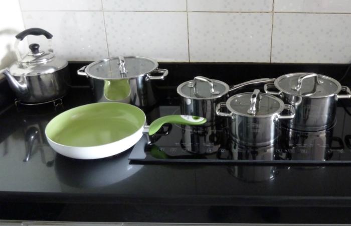 Bếp từ dùng nồi nào phù hợp, bếp có kén nồi không?