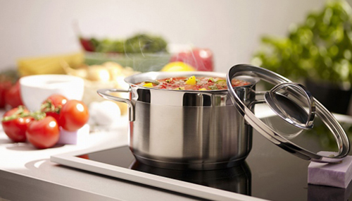 Bếp từ dùng nồi nào phù hợp, bếp có kén nồi không?