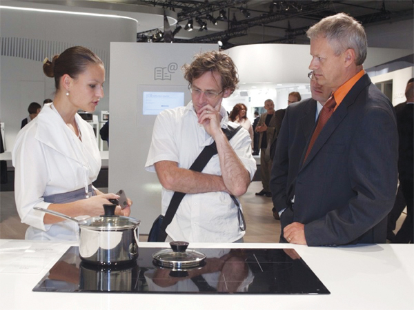 Hướng dẫn cách vệ sinh bếp từ sạch bóng và đúng cách